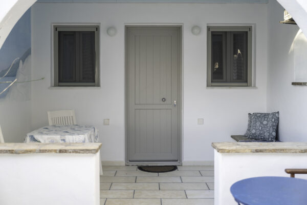 Cozy Family Room with Sea View-1