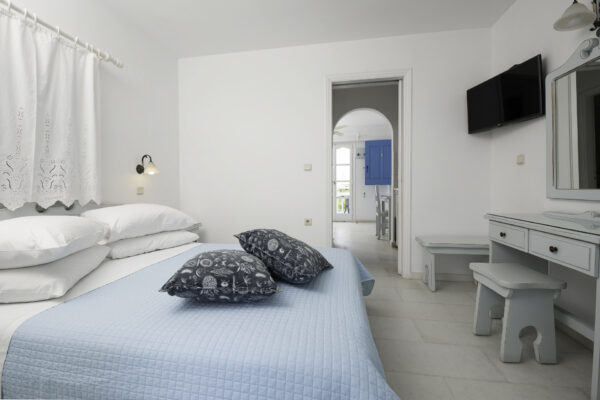 Cozy Family Room with Sea View-4