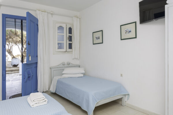 Superior Family Room with Sea View-11